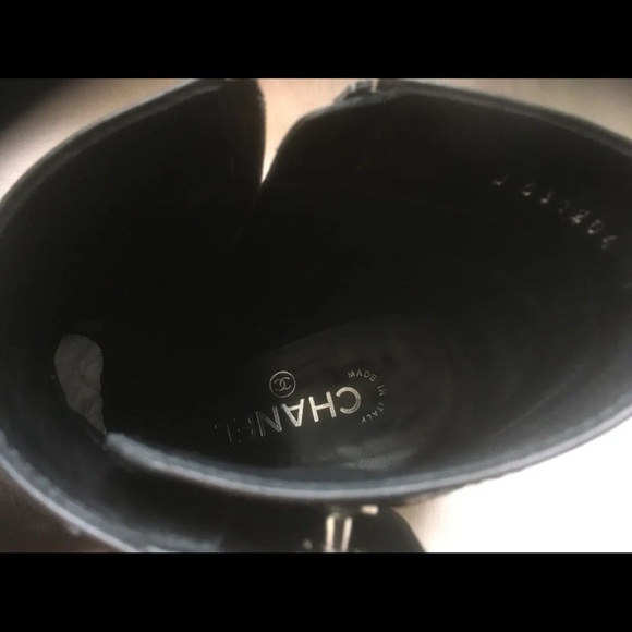 CHANEL Interlocking CC Logo Leather Boots 39 - Picture 8 of 10